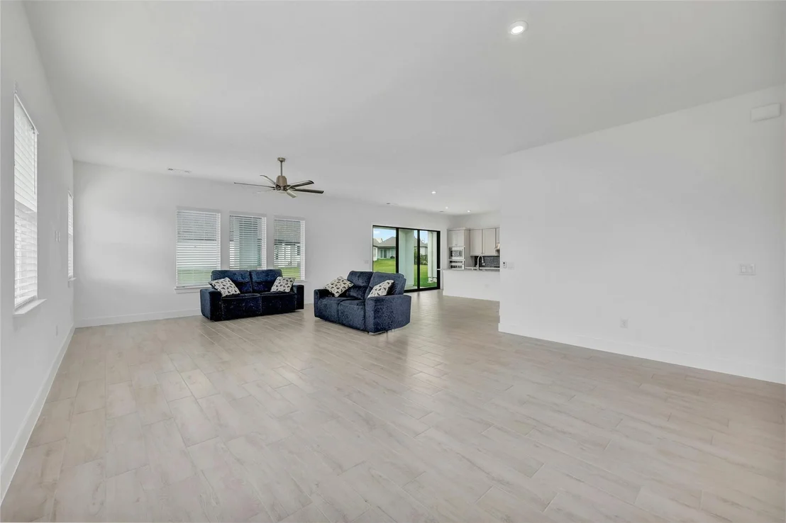 Photo of 213 Oakley PASS