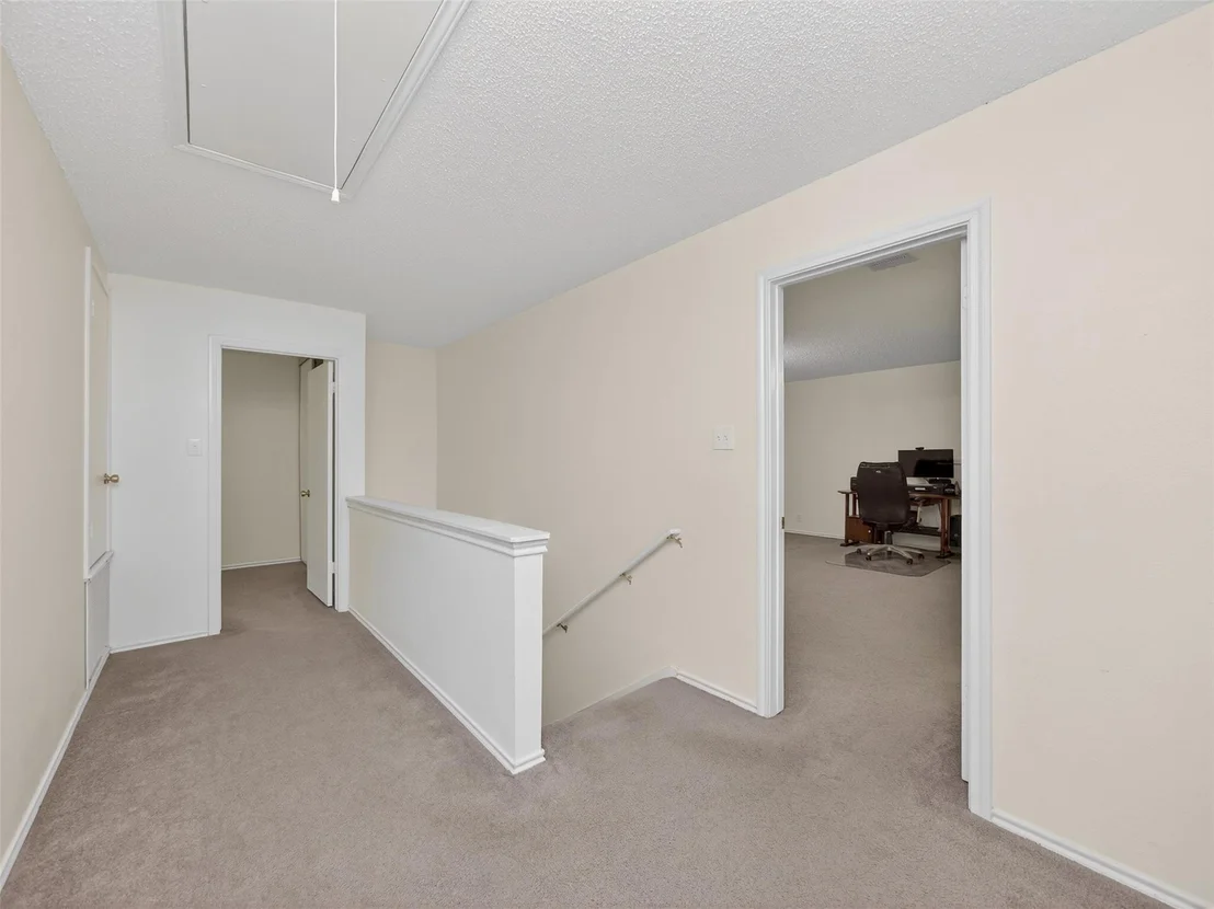 Photo of 15300 Iola CV