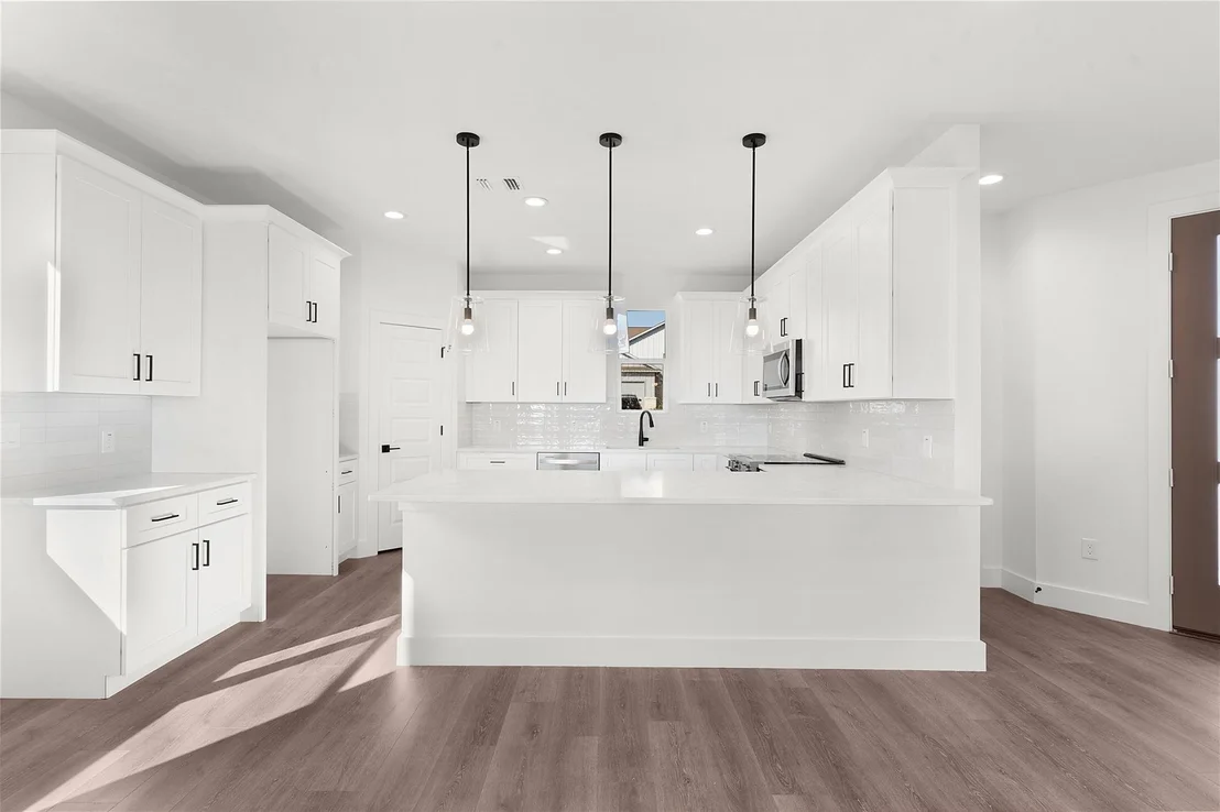 Photo of 105 Carmen CV