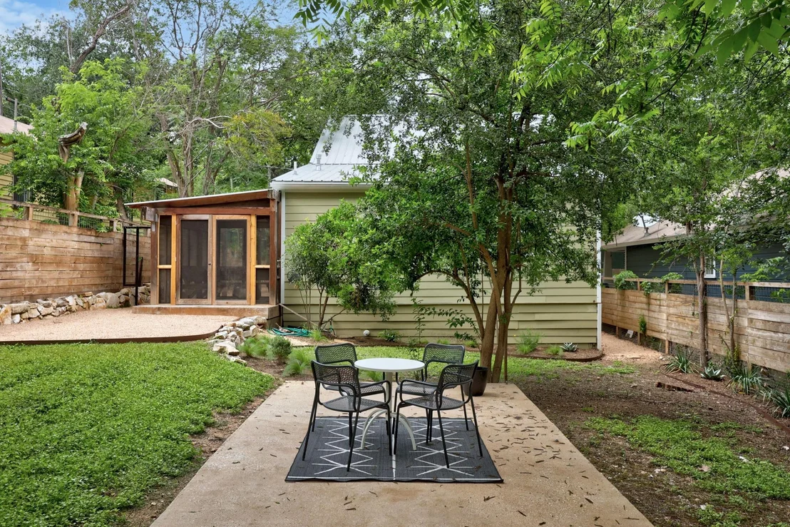 Photo of 2503 Bryan ST