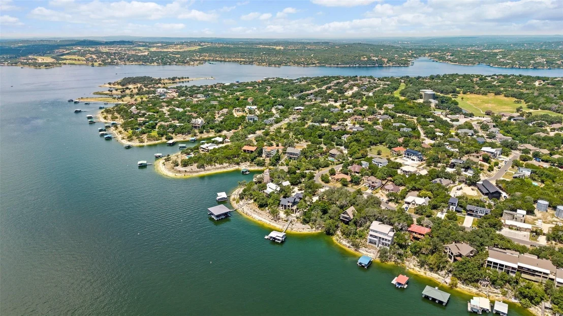 Photo of 18401 Lakepoint CIR