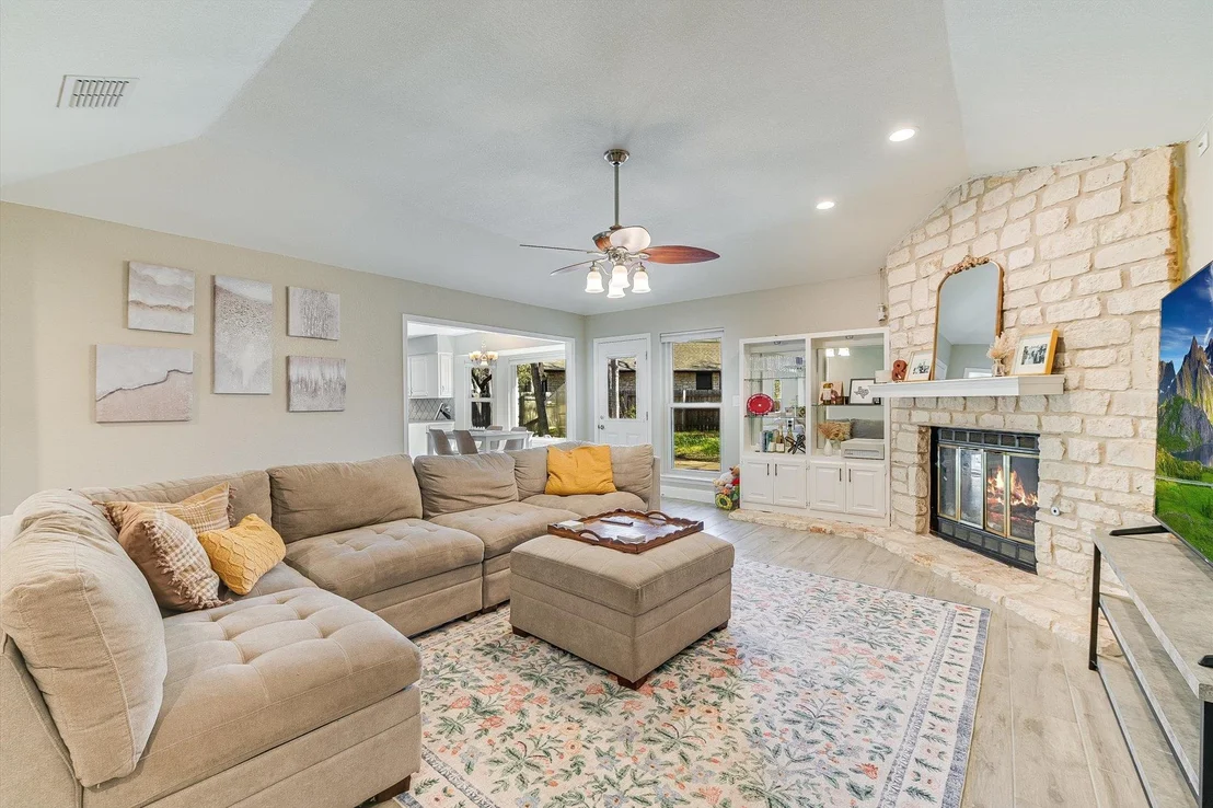 Photo of 10706 Oak View DR
