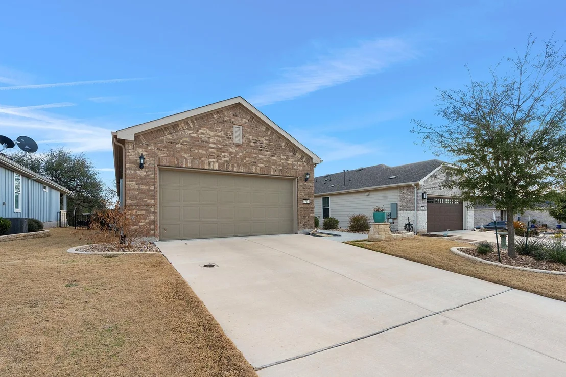 Photo of 703 Saratoga LN