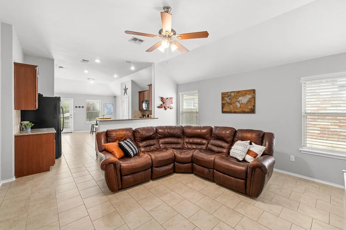 Photo of 160 Vermilion Marble TRL