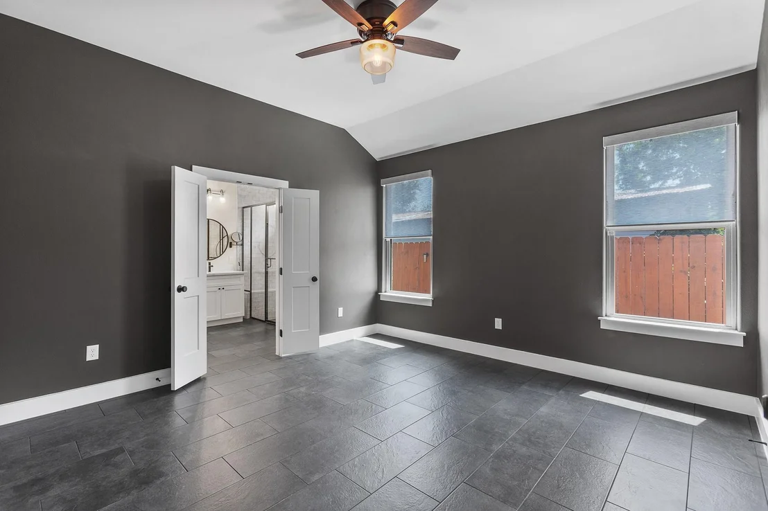 Photo of 303 W Browning ST