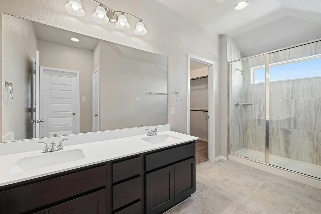 Photo of 5000 Black Onyx DR