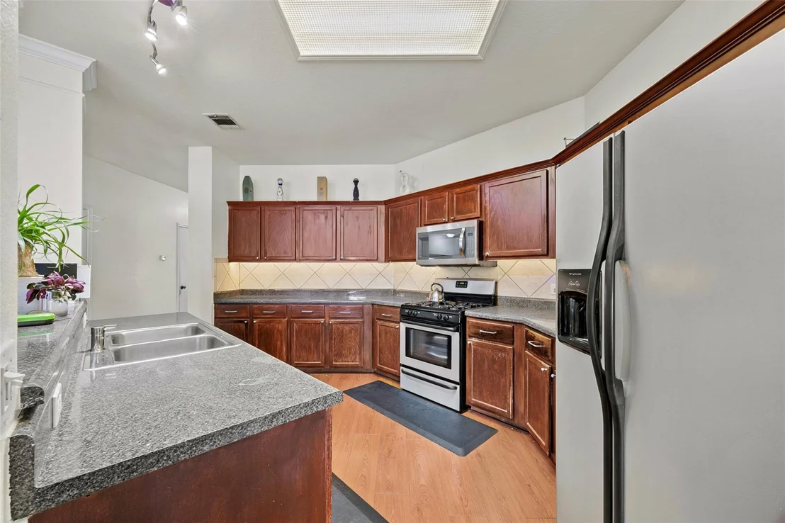 Photo of 1313 Laurelleaf DR