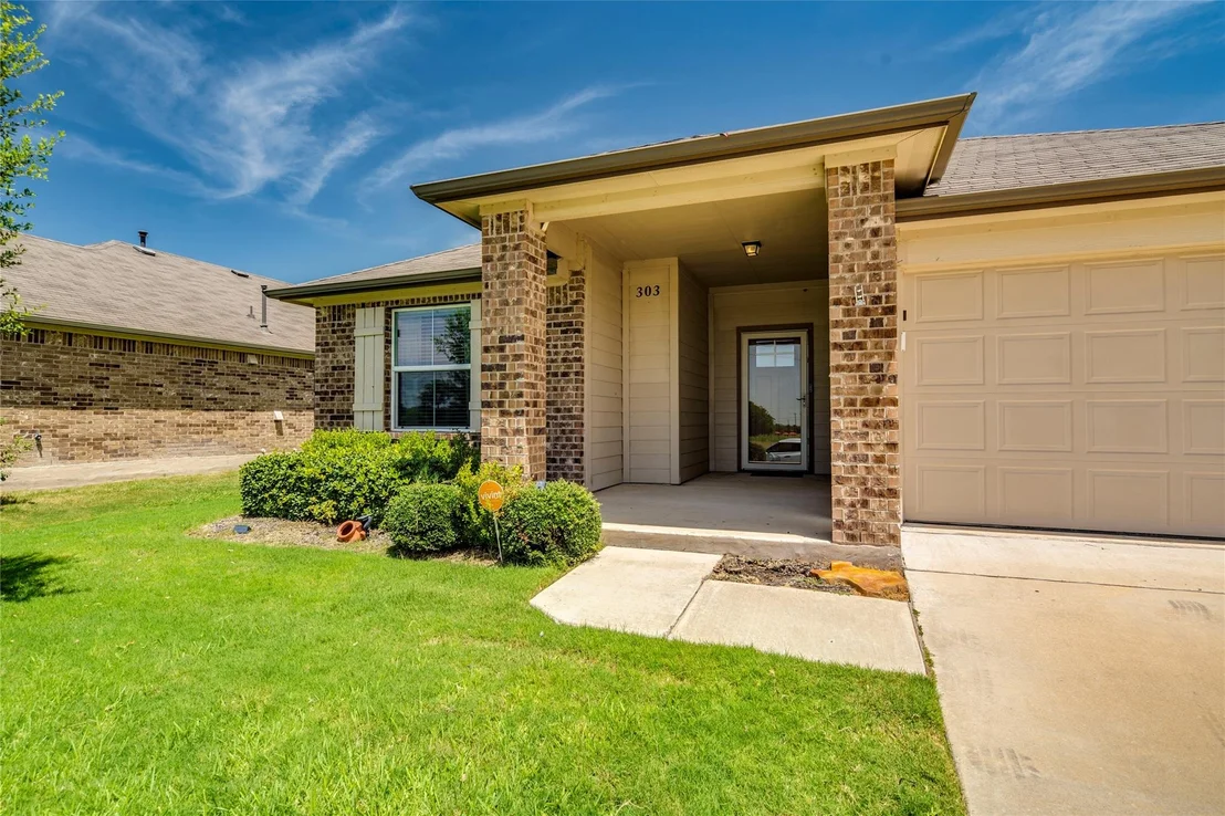 Photo of 303 Marimoor DR
