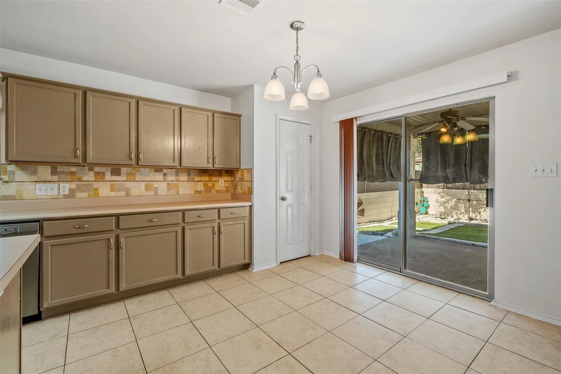 Photo of 910 Yellowstone DR
