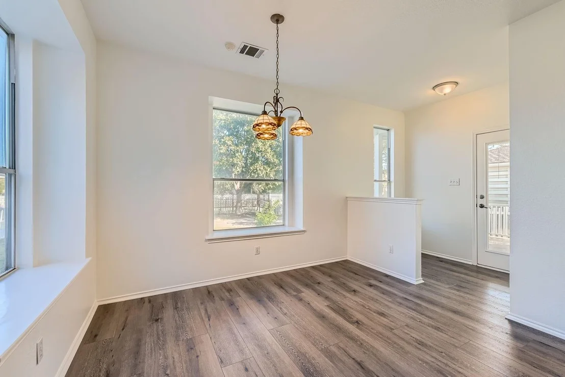 Photo of 4638 Mather
