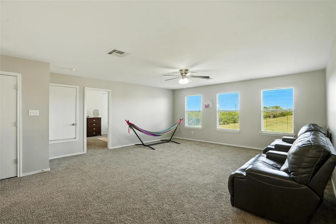 Photo of 221 Herrera TRL