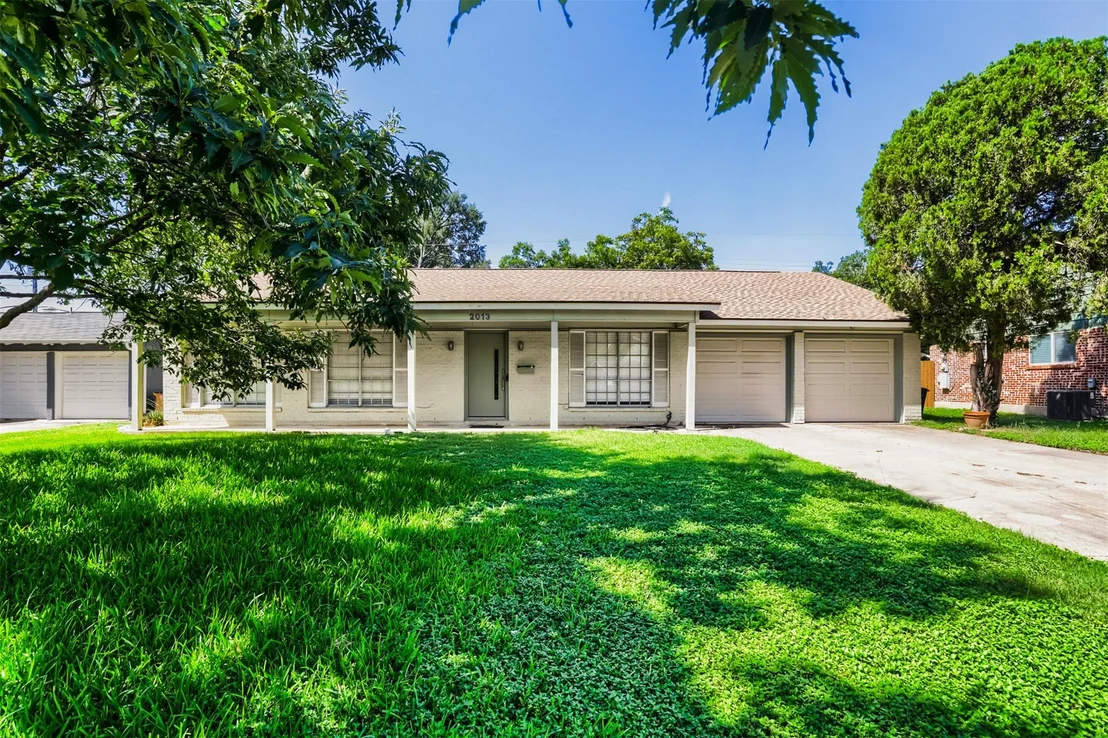 Photo of 2013 Southern Oaks DR