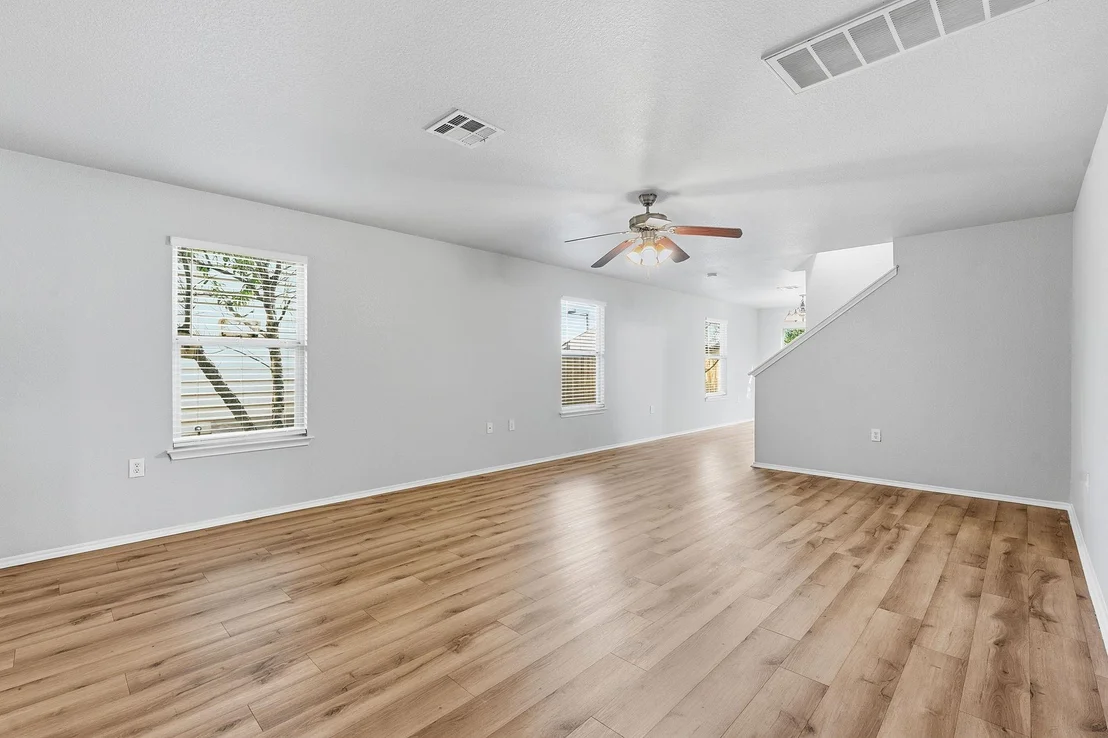 Photo of 6736 Cornish Hen LN