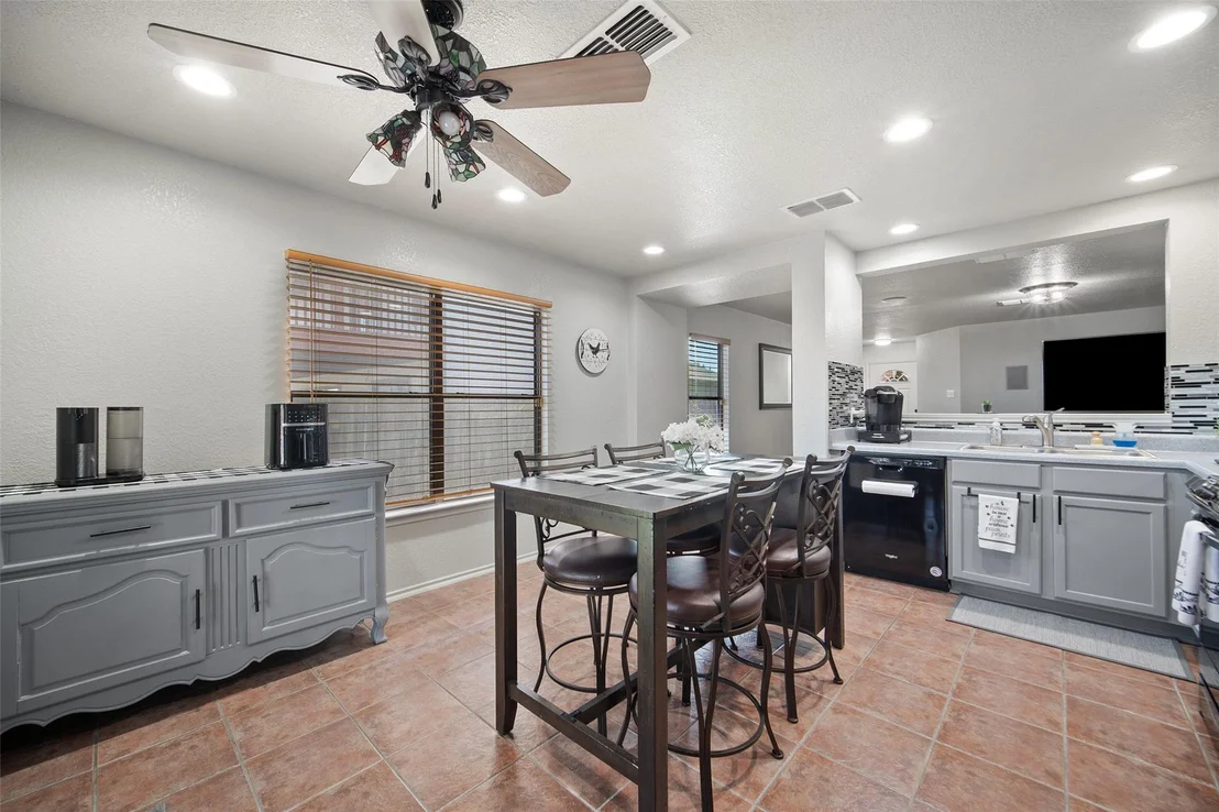 Photo of 5504 Alomar CV