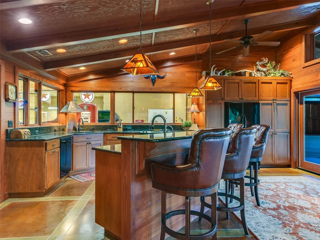 Photo of 10213 Circle DR