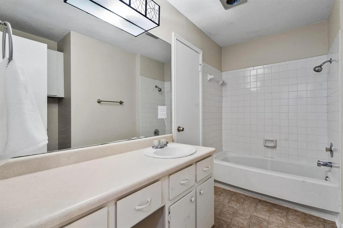 Photo of 1809 Heatherglen LN