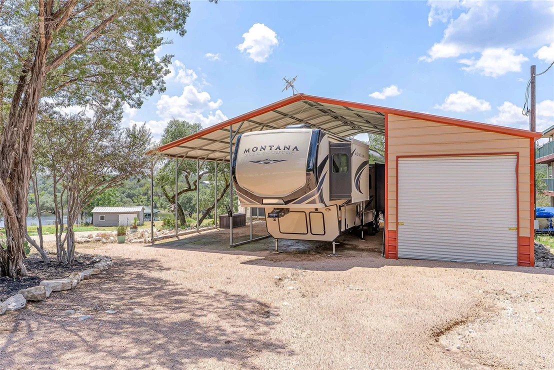 Photo of 23633 Lakeside DR