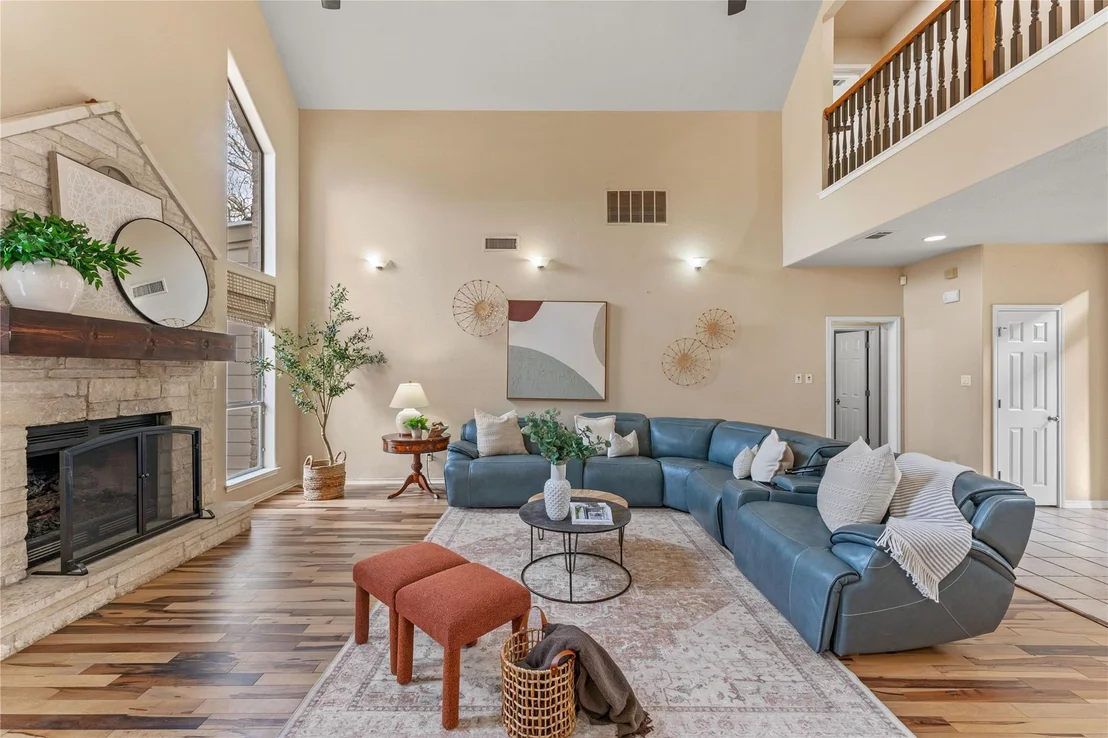 Photo of 1060 Great Oaks DR