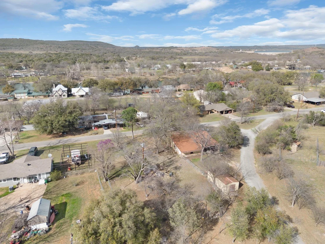 Photo of 502 N River Oaks DR