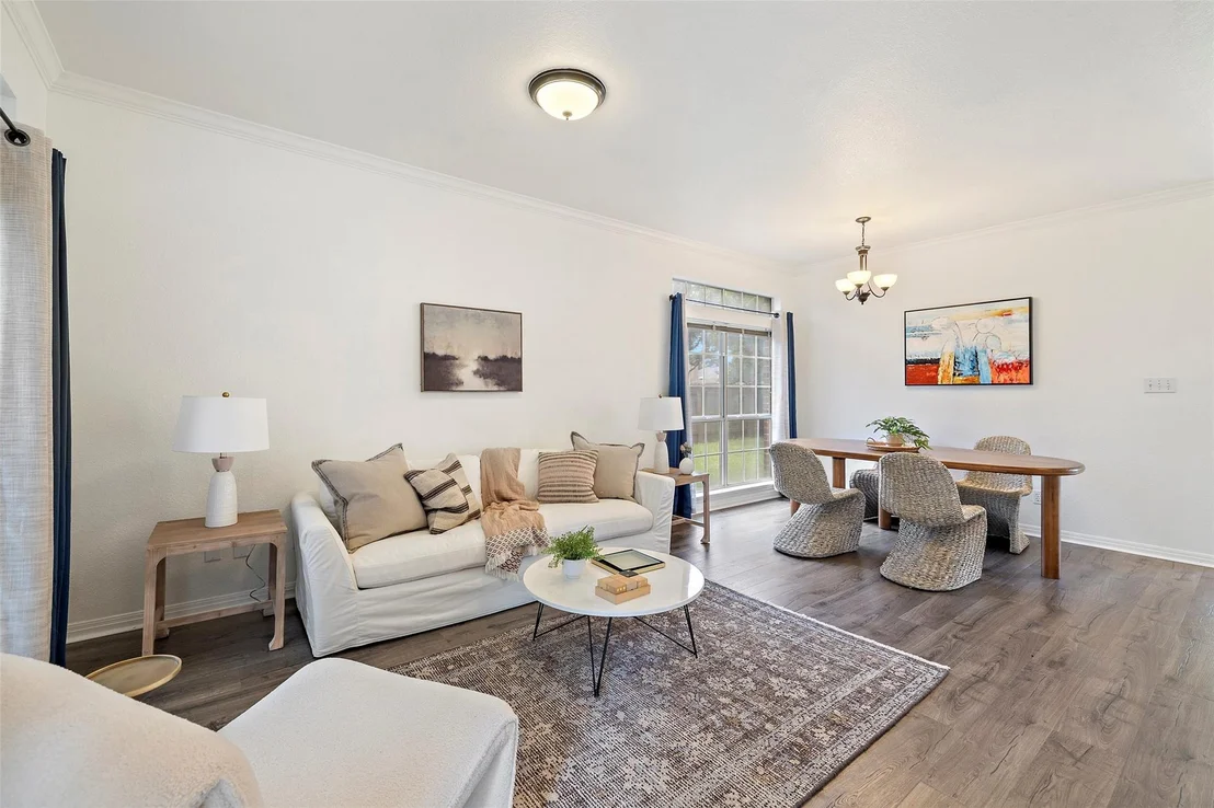Photo of 900 Laurel CV