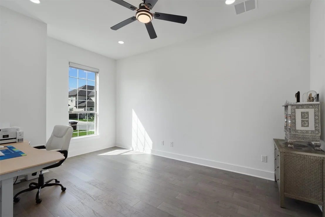 Photo of 4916 Risana BND