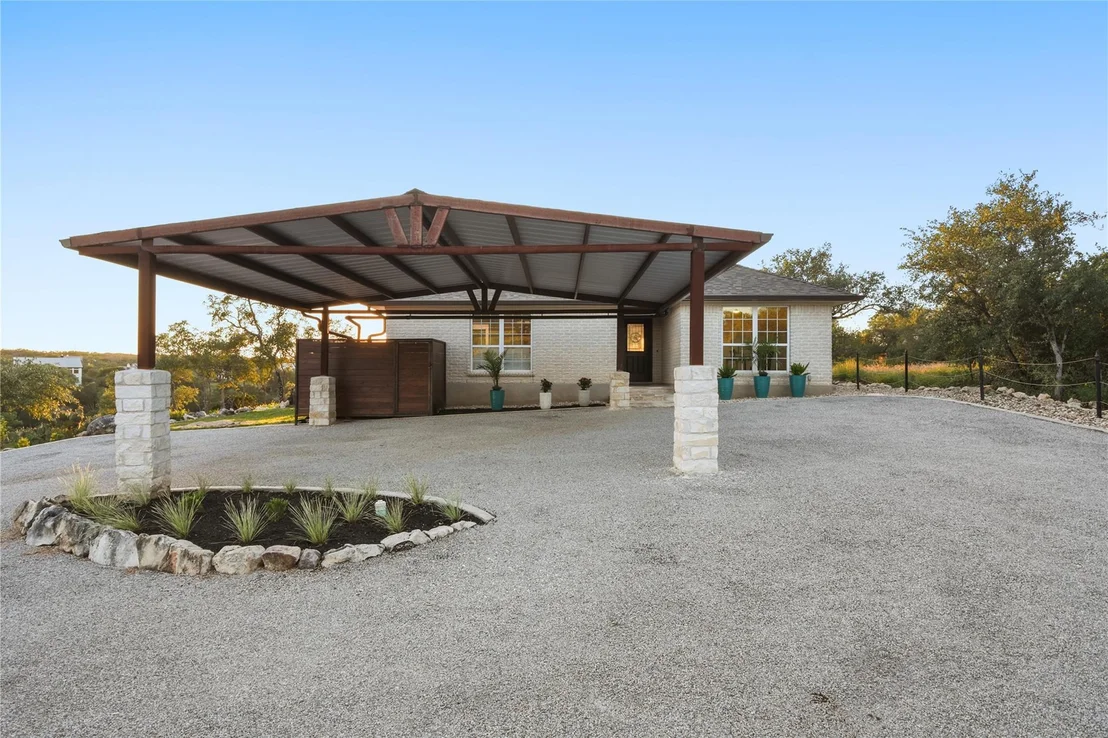 Photo of 1104 Cliffview DR