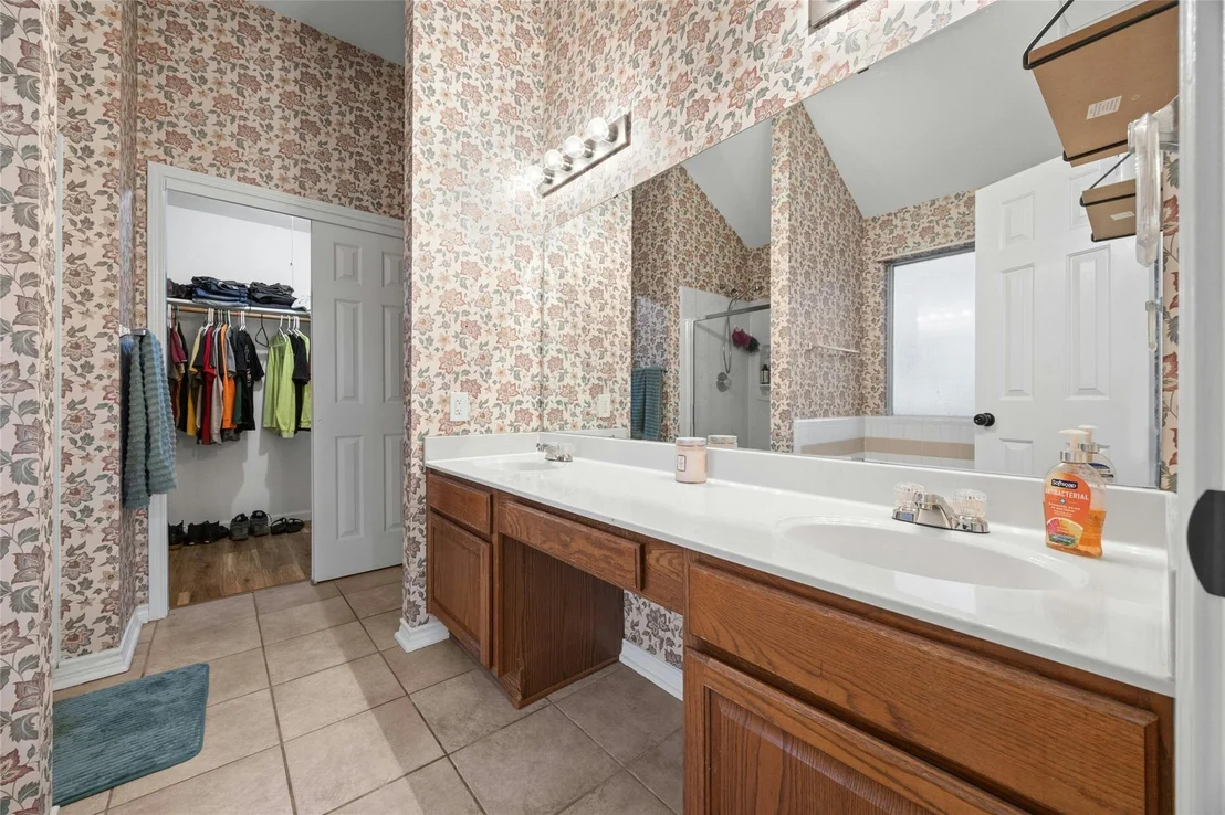 Photo of 610 Sabine CIR