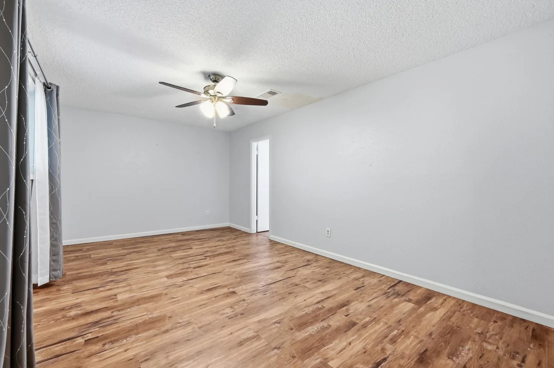 Photo of 5509 Porsche LN