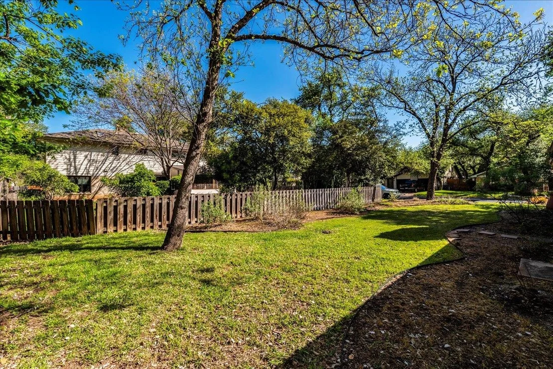 Photo of 7300 Tanbark CV