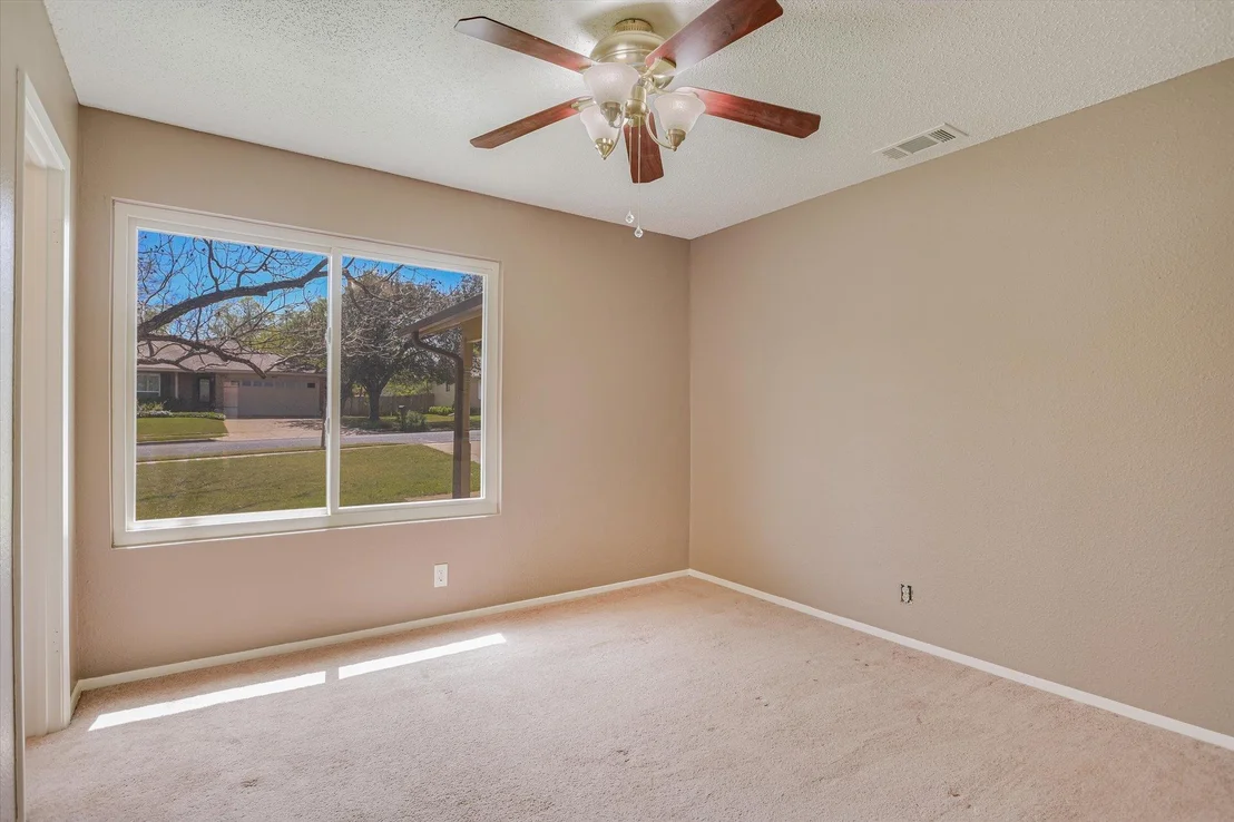 Photo of 606 Splitrock ST