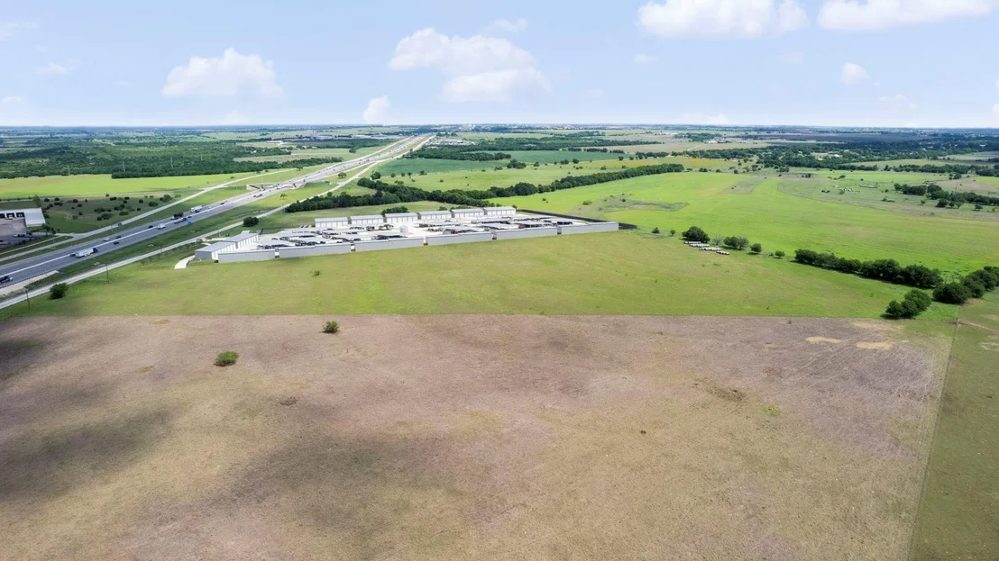 Photo of 6100 N Interstate 35 - 7 Acres