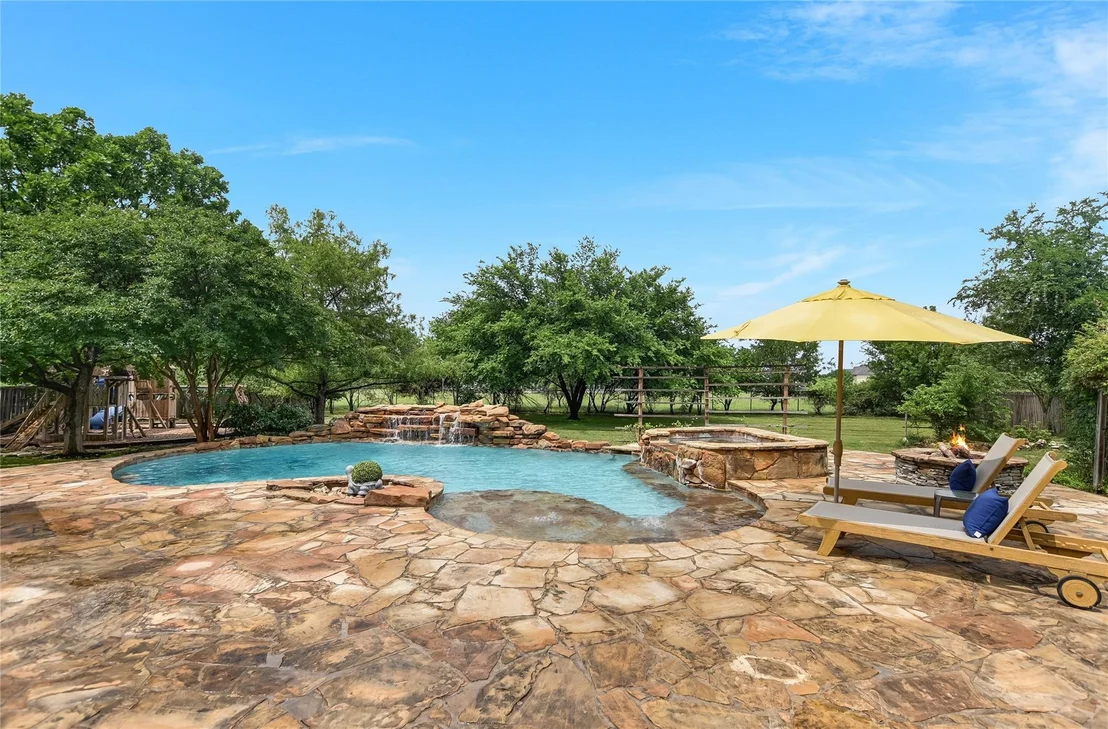 Photo of 112 Oak Plaza DR