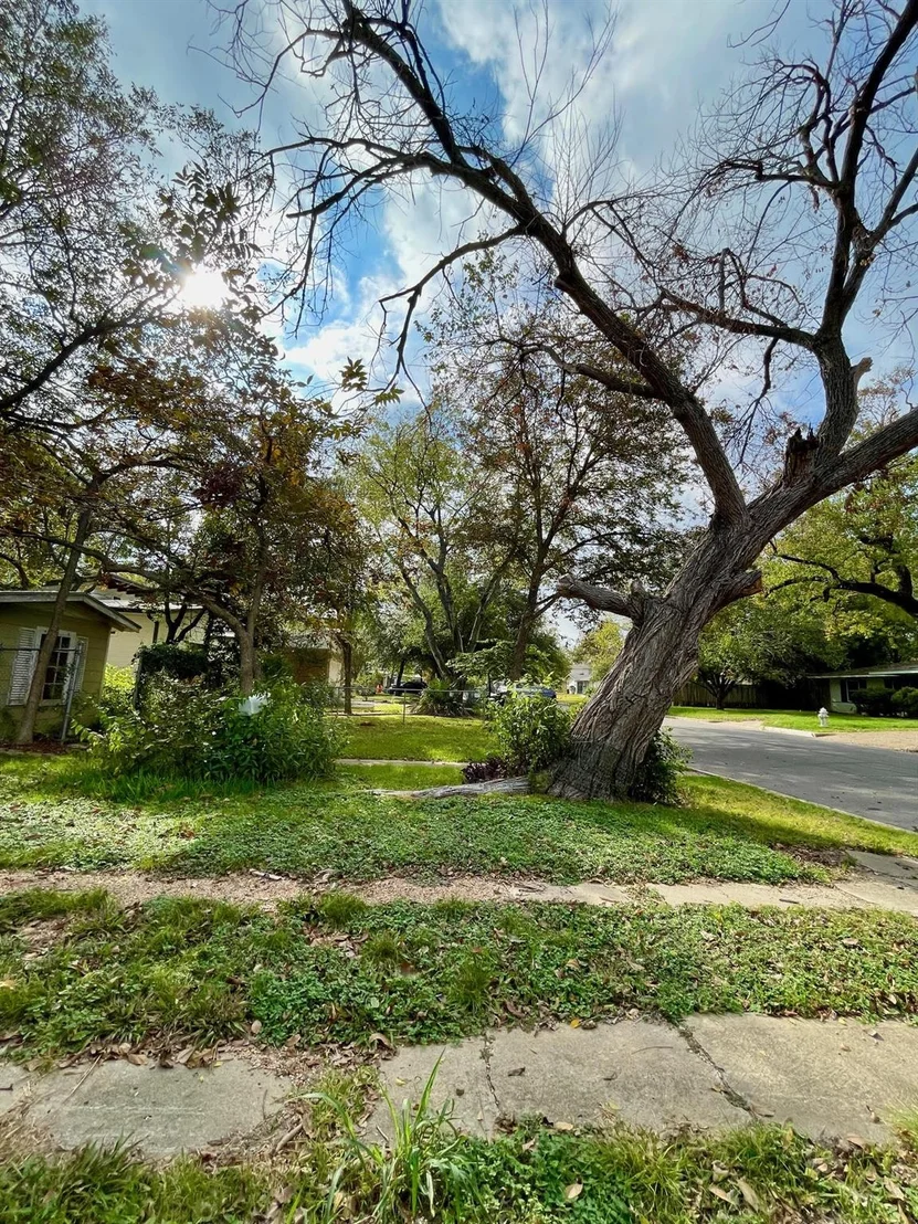 Photo of 4901 W Park DR