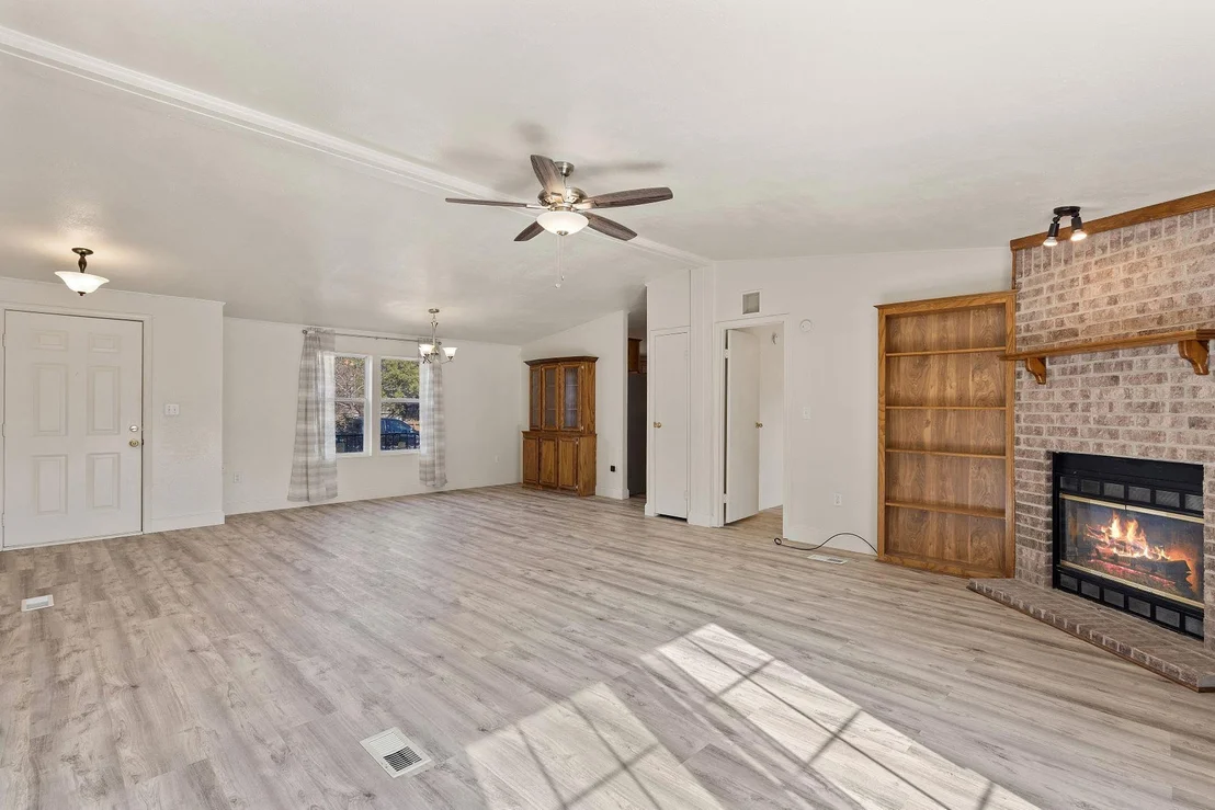 Photo of 502 E Pecan DR