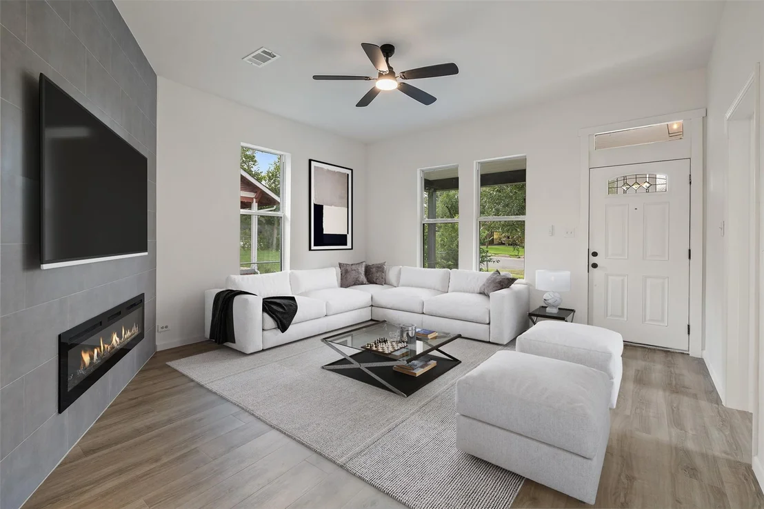Photo of 707 W 7th ST
