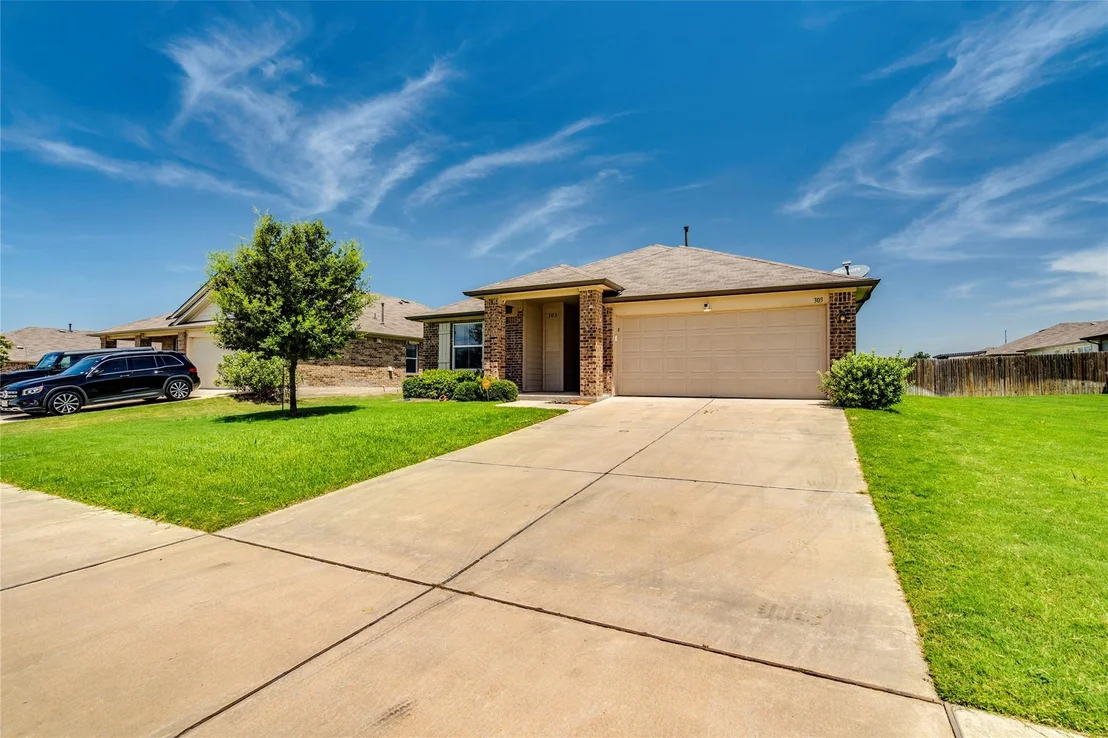 Photo of 303 Marimoor DR