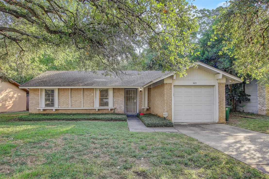 Photo of 909 Glen Oak DR
