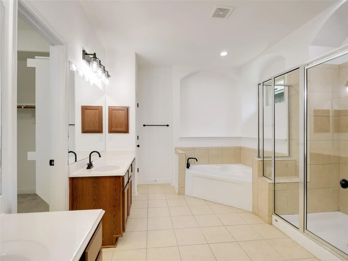 Photo of 15701 Sayan CV