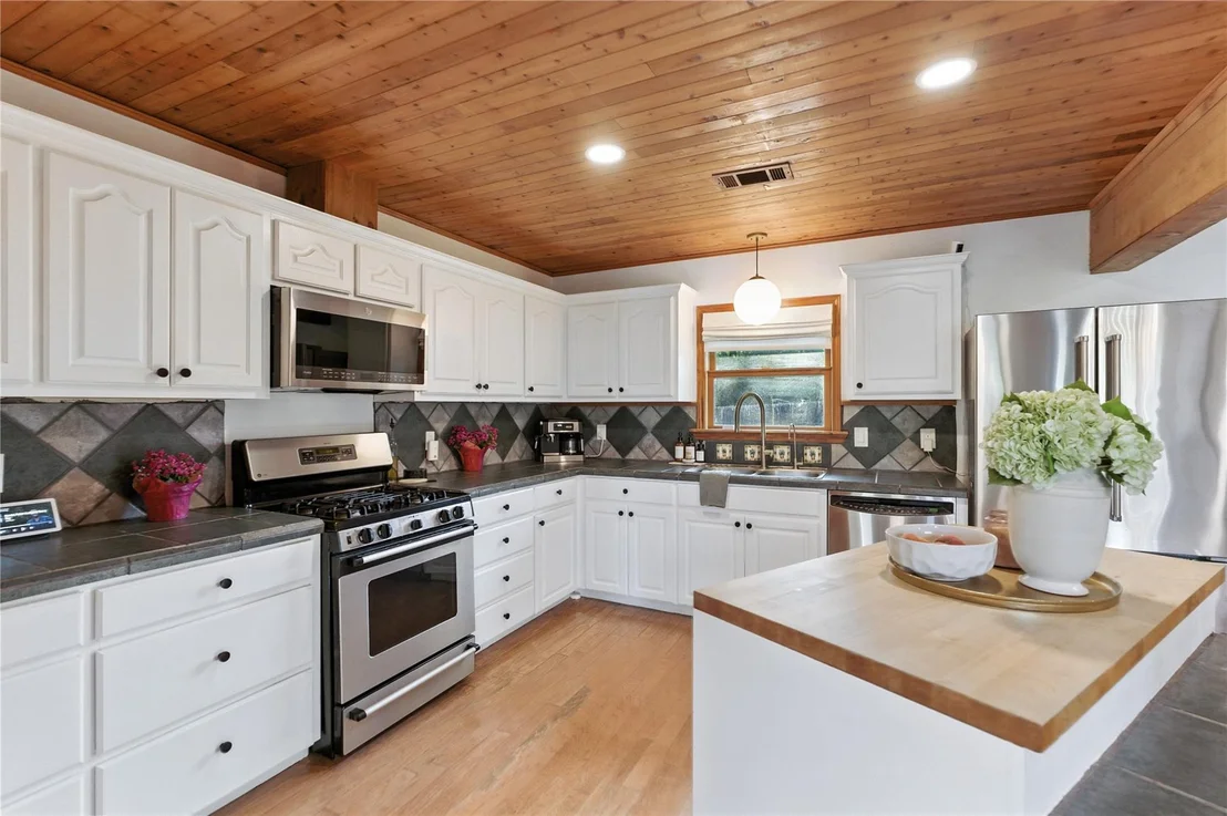 Photo of 11103 Lakeside DR