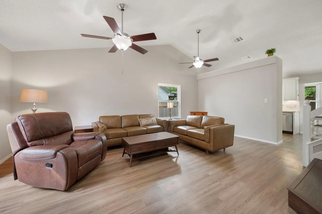 Photo of 1608 White Oak LOOP