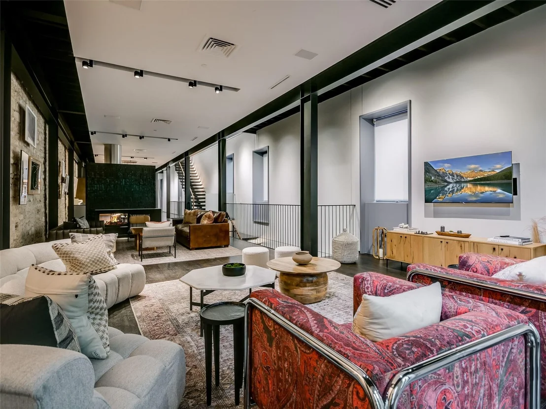 Photo of 811 Congress Ave