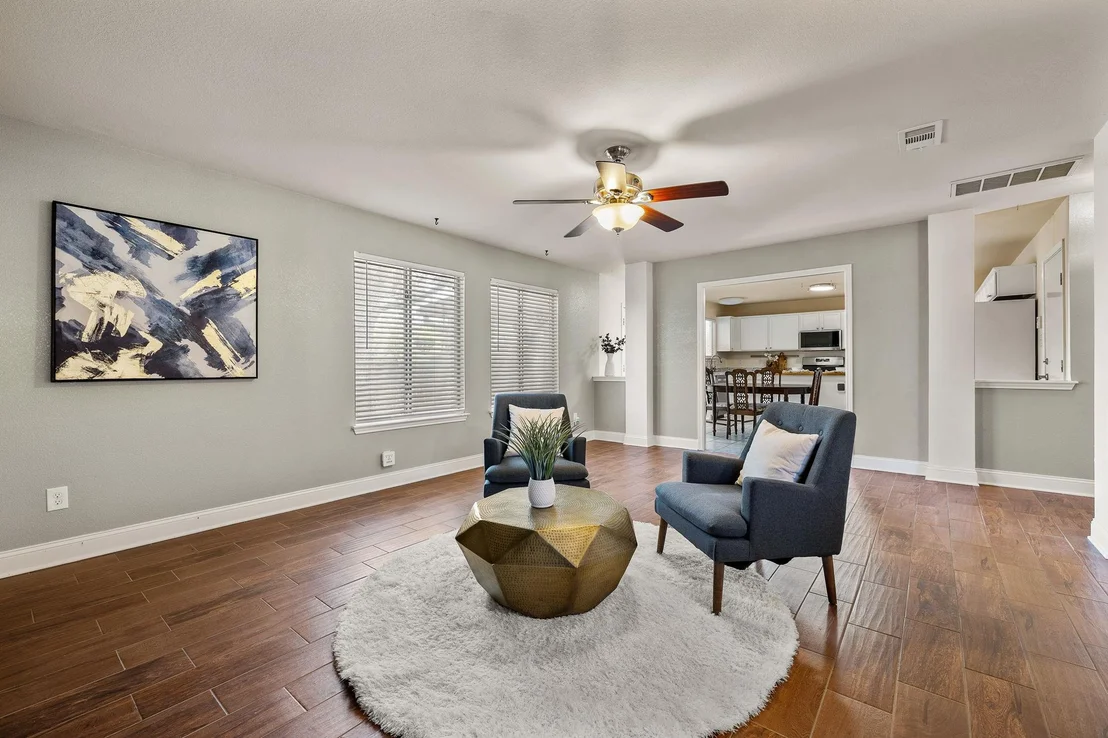 Photo of 1007 LAURELLEAF DR