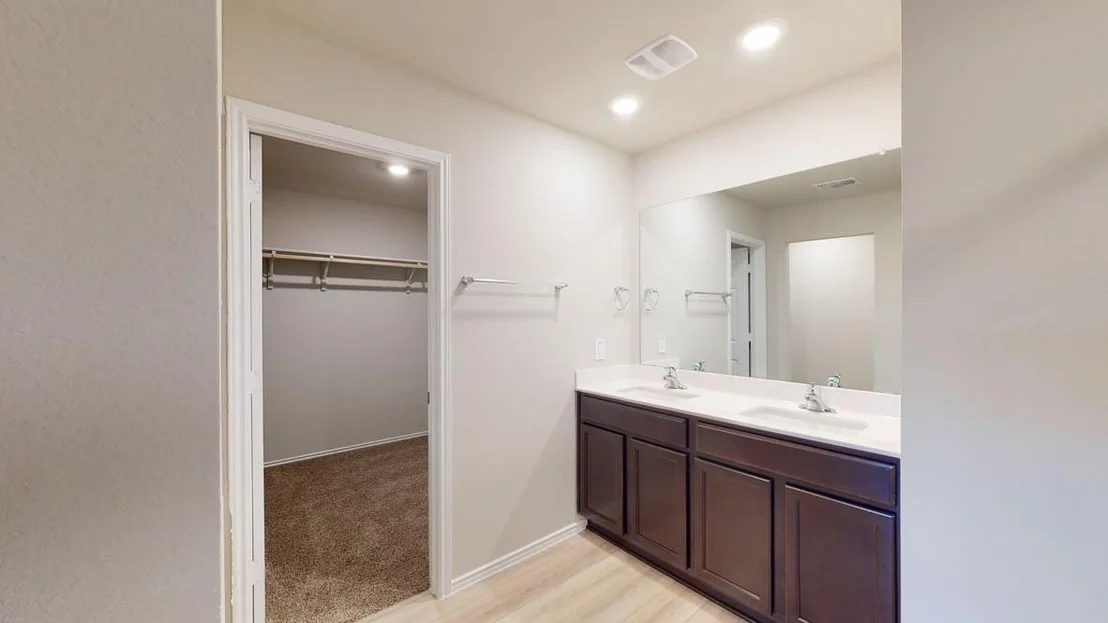 Photo of 536 Hector LOOP