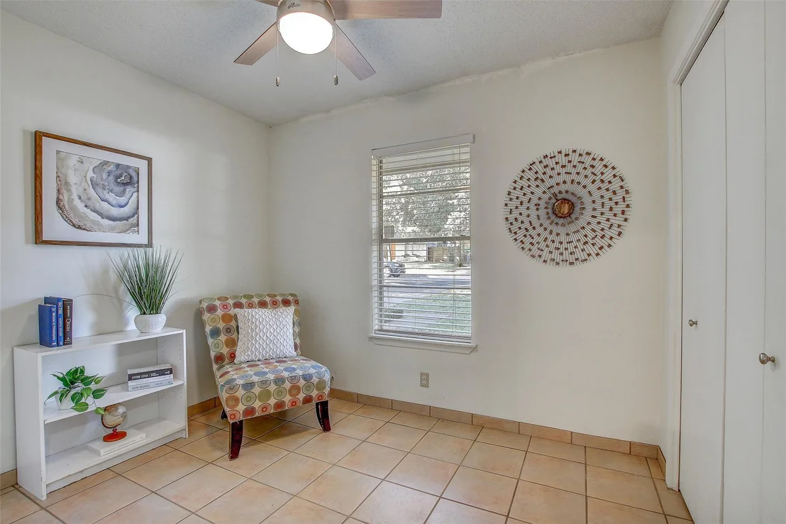 Photo of 909 Glen Oak DR