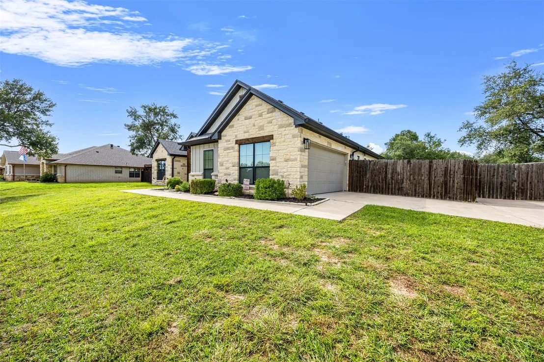 Photo of 1424 County Road 3152