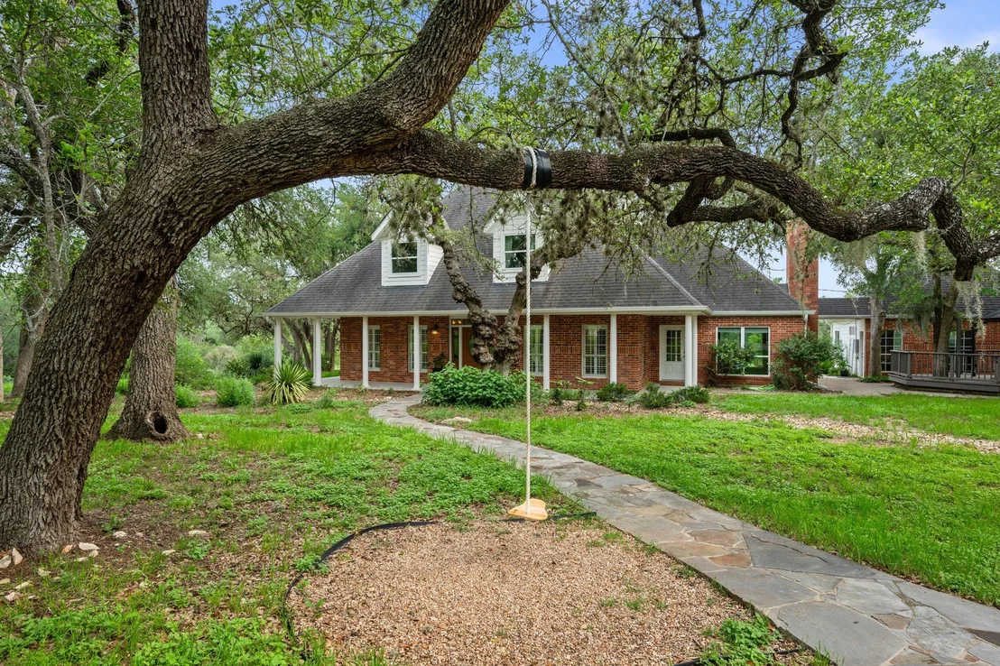 Photo of 622 Thousand Oaks LOOP