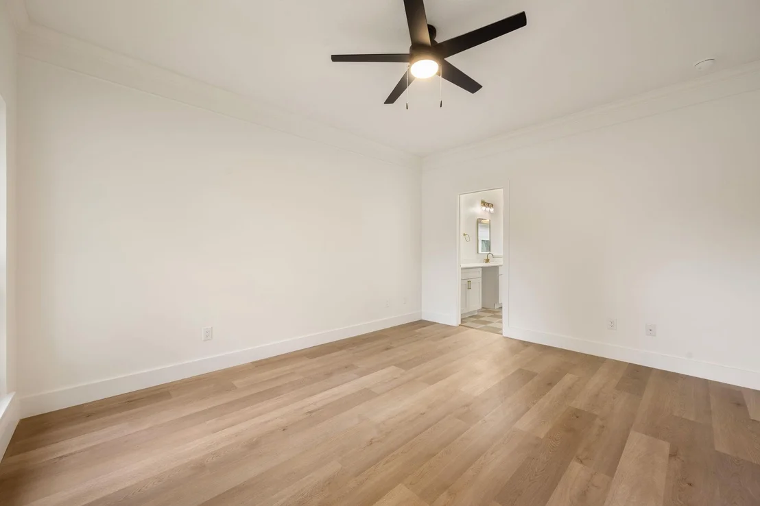 Photo of 1102 Twin Creek DR