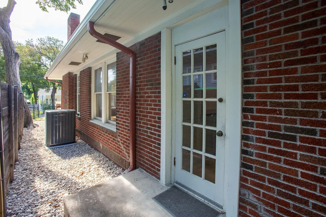 Photo of 3200 Harris Park Ave