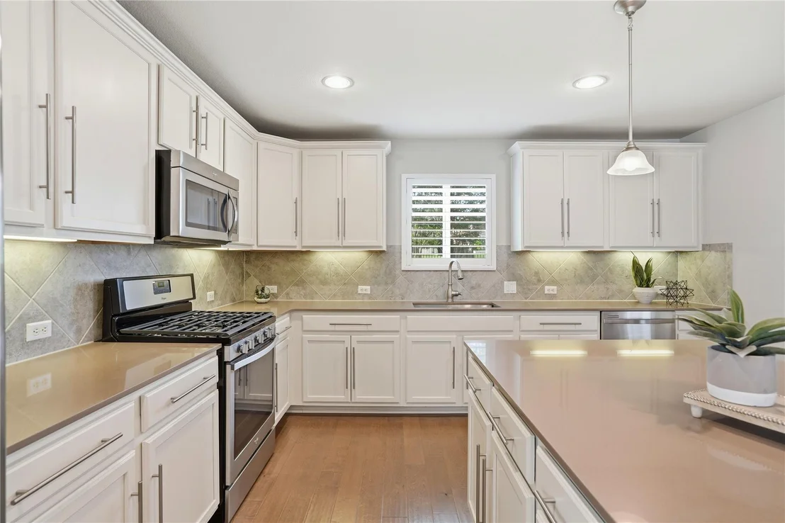 Photo of 821 Hamilton LN