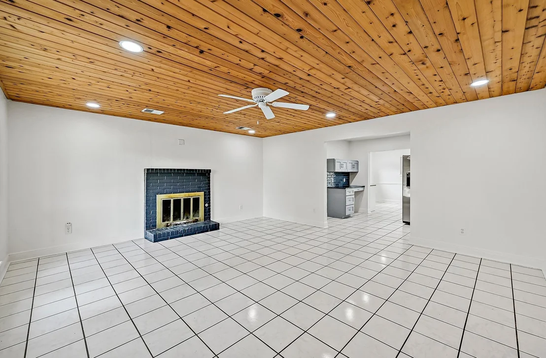 Photo of 1804 Oakridge DR